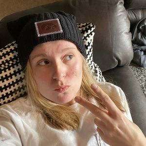 Meet your Posher, Cassandra